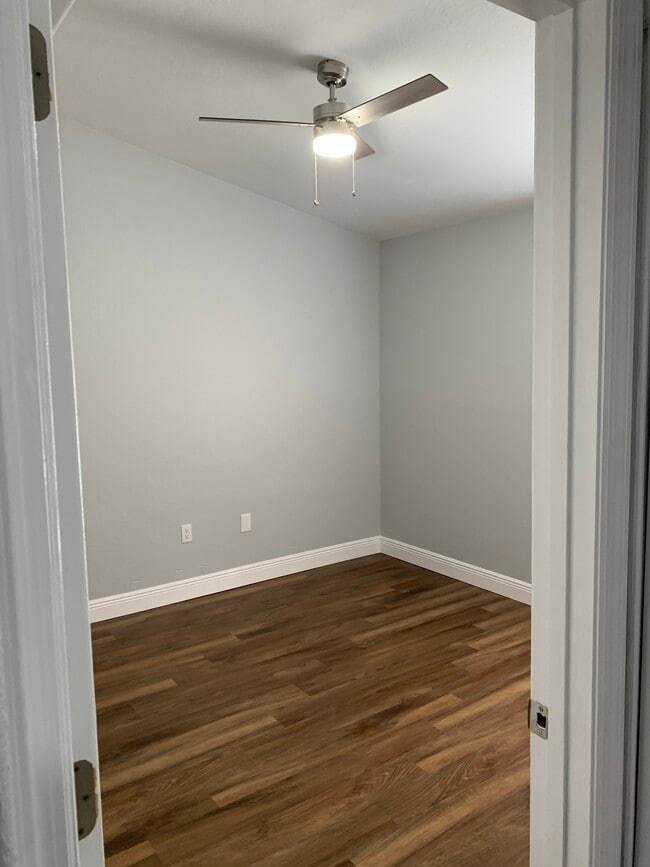 Extra Bedroom - 2505 W Aileen St