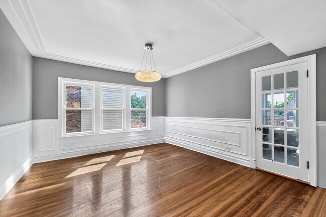 Building Photo - 7440 S Paxton Ave