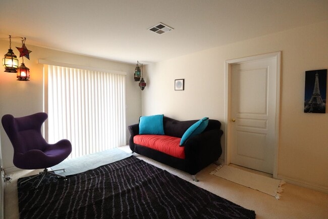 Building Photo - Great Shared Space For Rent