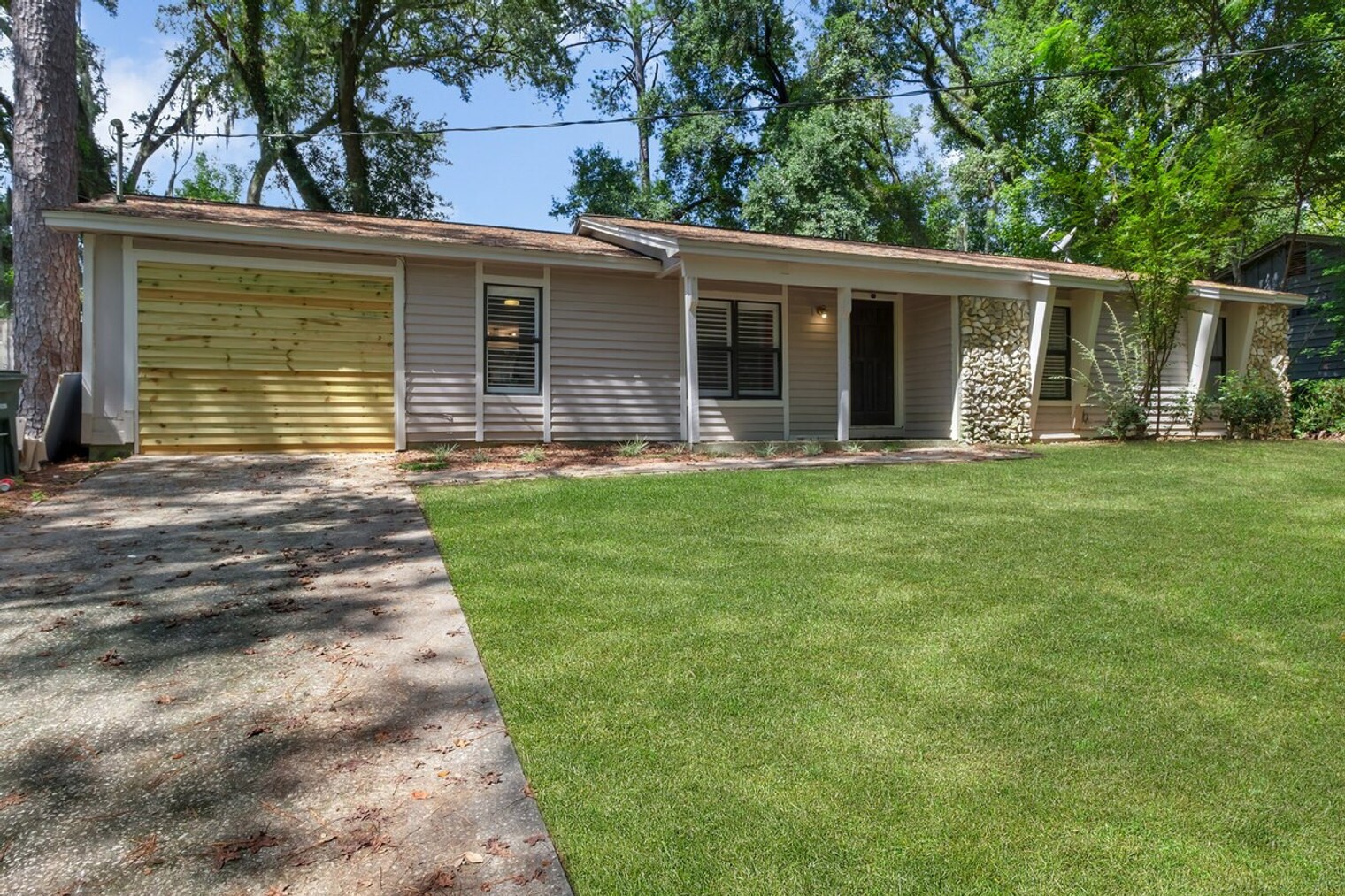 Building Photo - 2427 Ludmila Ln