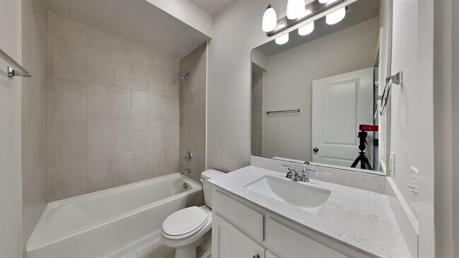 Building Photo - 4409 NE 124th St