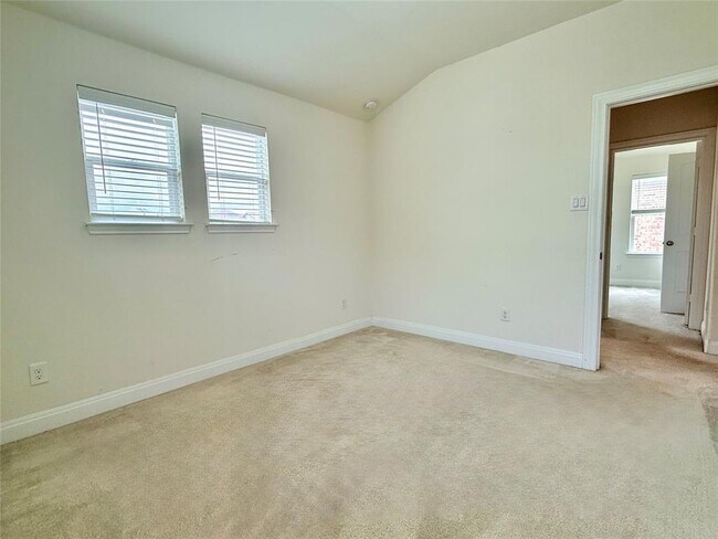 Building Photo - 2101 Split Diamond Way