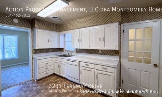 Building Photo - 3231 Fernway Dr
