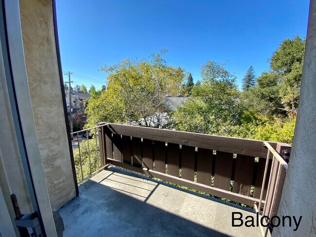 Building Photo - 2699 Derby St