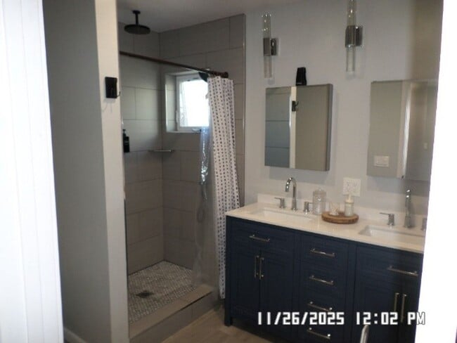 Building Photo - 2 bedroom and 1 bath ADU