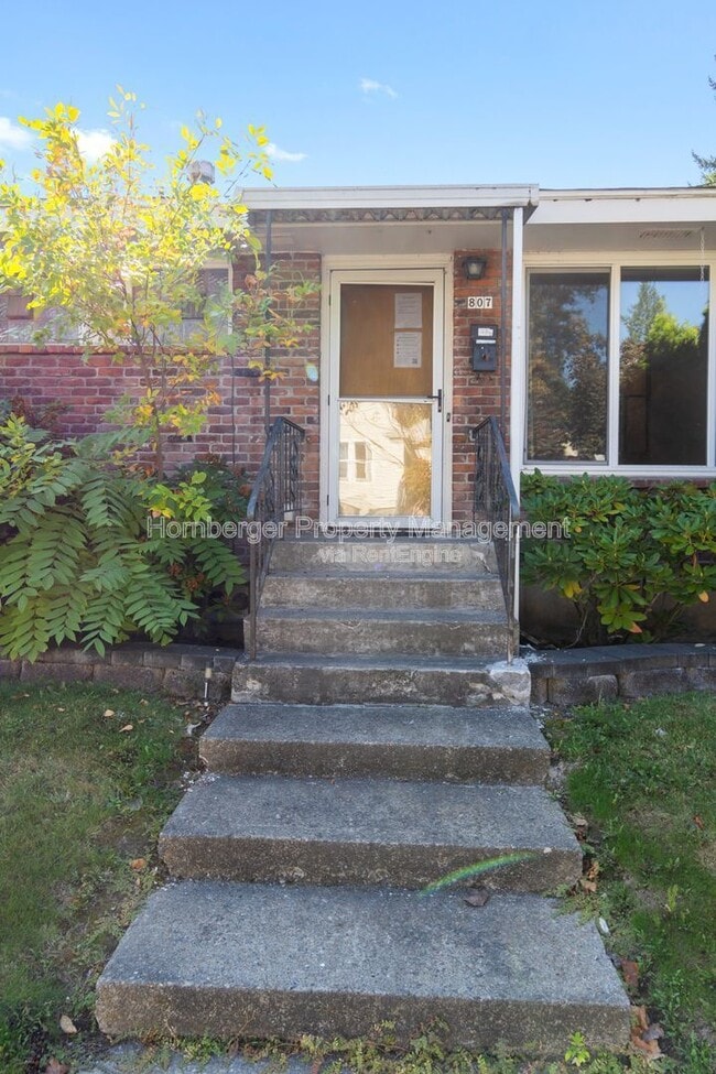 Building Photo - 807 W Alice Ave