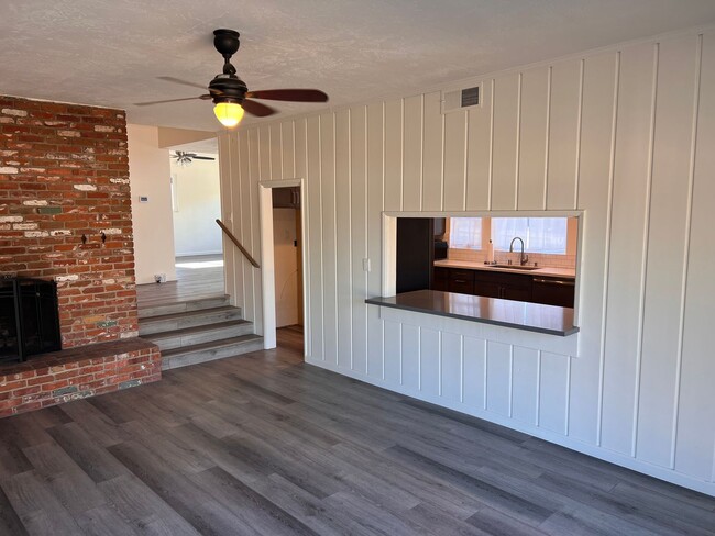 Building Photo - AVAILABLE NOW: Freshly remodeled 4 bedroom...