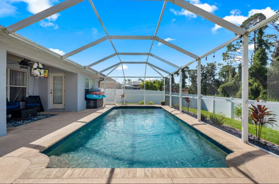 Building Photo - 2237 Bonanza Ln