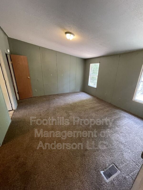 Building Photo - 236 Forest Ln