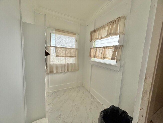 Building Photo - Partially Furnished Spacious 5 Bedroom / 2 Bathroom Home with Ocean View – Sandhills