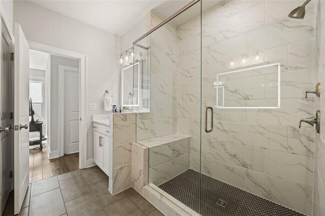 Building Photo - 2145 Burnside Dr NW