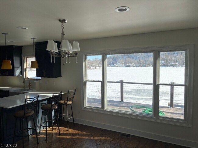 Building Photo - 41 W Shore Trail