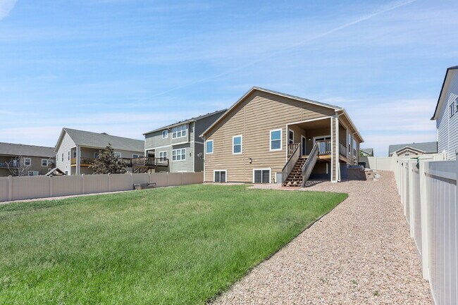 Building Photo - $2,940.95, $300.00 off the first month's rent, 6 Bedrooms, 3 Bathrooms, Single Family Home in Col...
