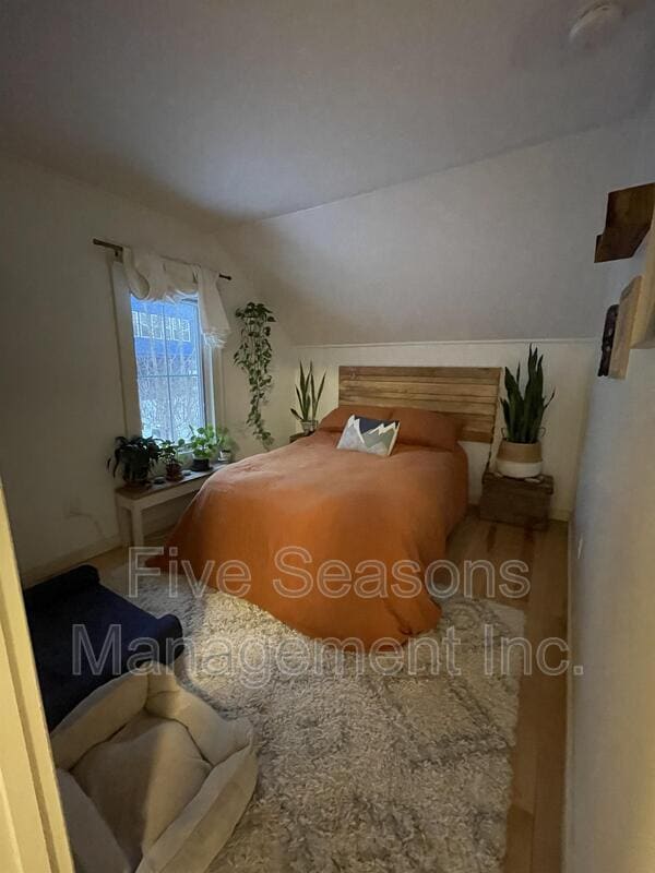 Building Photo - 392 St Paul St