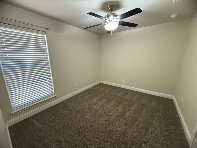 Building Photo - 1001 E 95th St