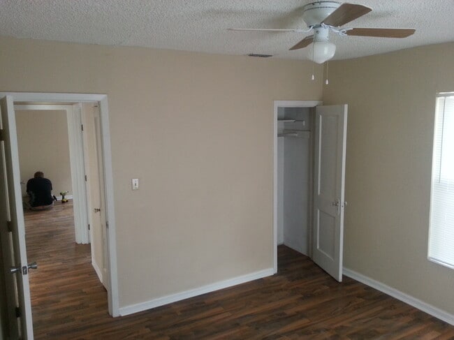 Building Photo - 1413