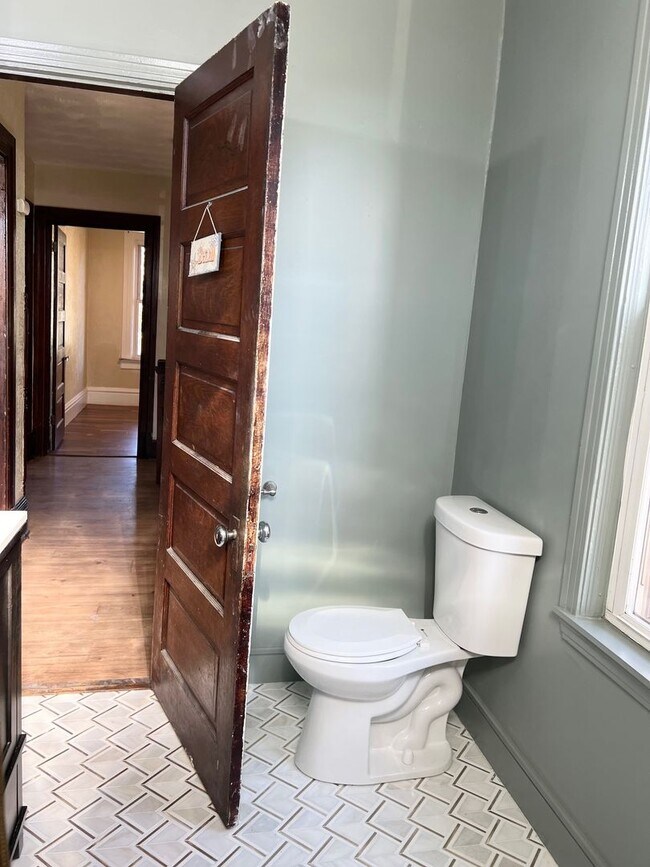 Building Photo - Newly Remodeled 3 or 4 Bedroom in Swissval...