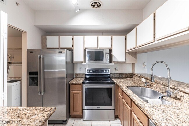 Building Photo - 6490 Aragon Way