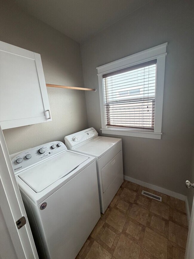 Building Photo - Jayden Village Sub: 4 Bedroom 2 Bath with Community Pool Ten Mile and Ustick