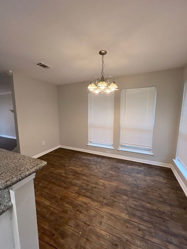 Building Photo - **Modern 3BR/2.5BA Home with Garage & Spac...