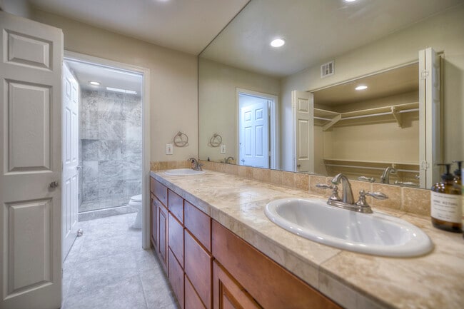 Master Bath - 8428 E Malcomb Dr