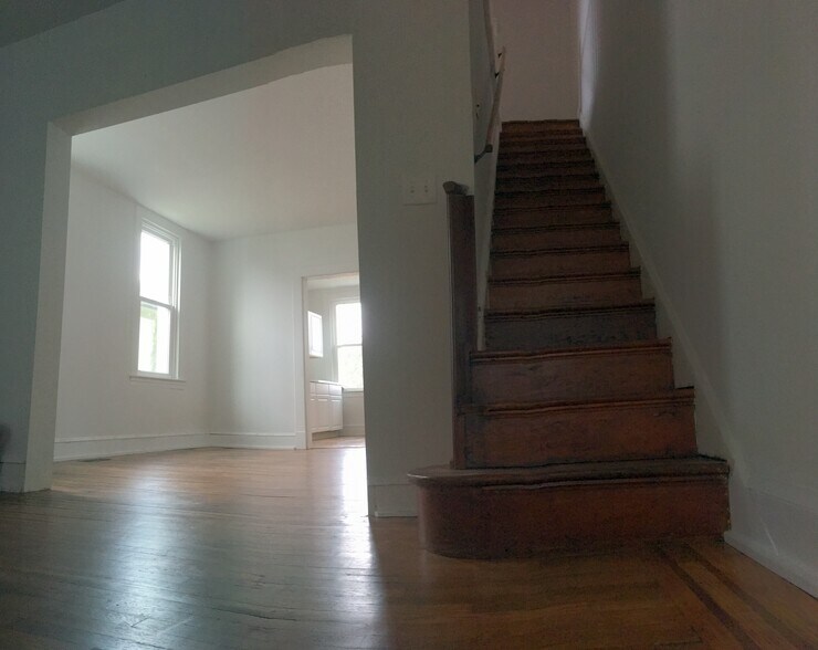 Building Photo - 2904 Chesley Ave