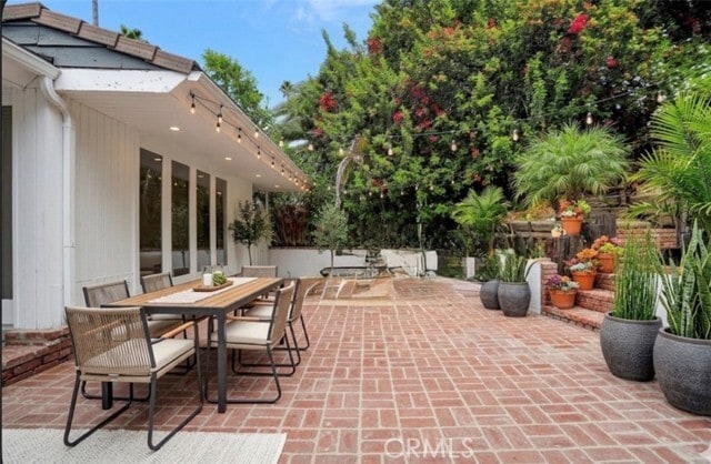 Building Photo - 4450 Hayvenhurst Ave