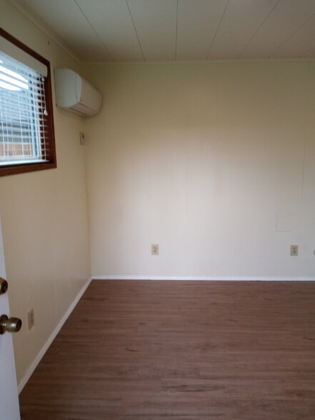 Building Photo - 313 Pecks Dr