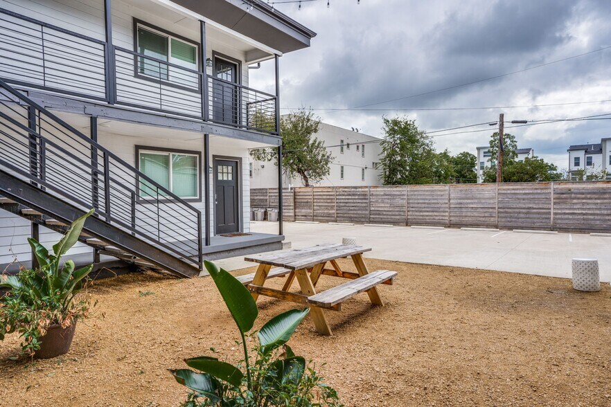 Building Photo - 4702 San Jacinto St