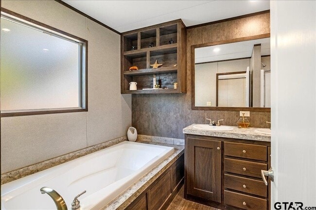 Building Photo - 409 Willow Dr