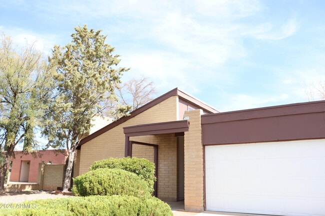 Building Photo - 1113 Plaza Azul