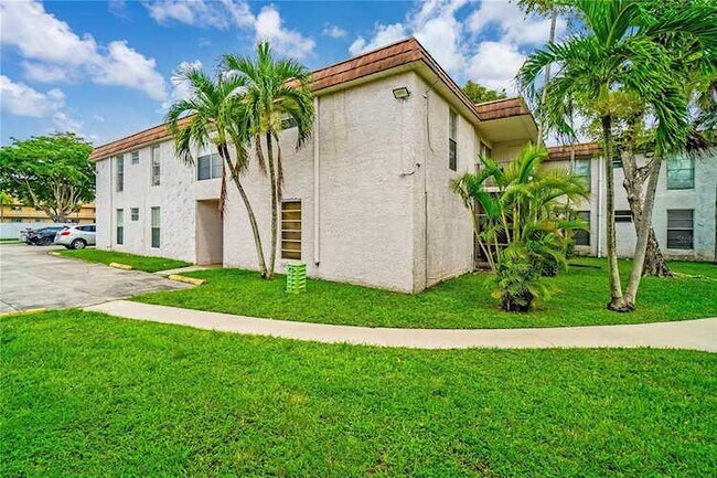 Building Photo - 10385 N Kendall Dr