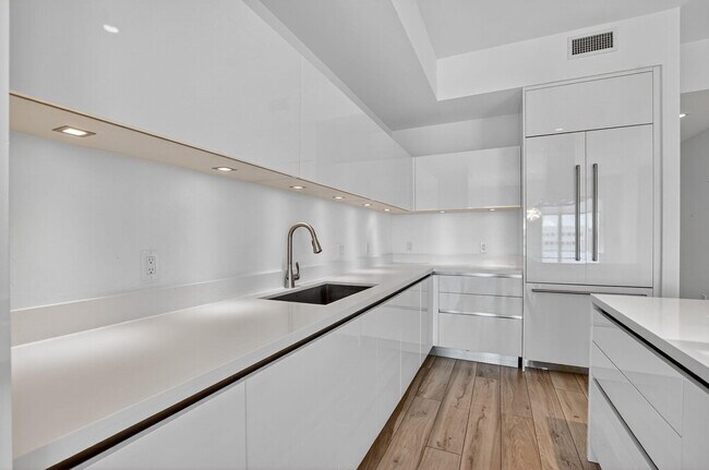 Building Photo - 155 E Boca Raton Rd