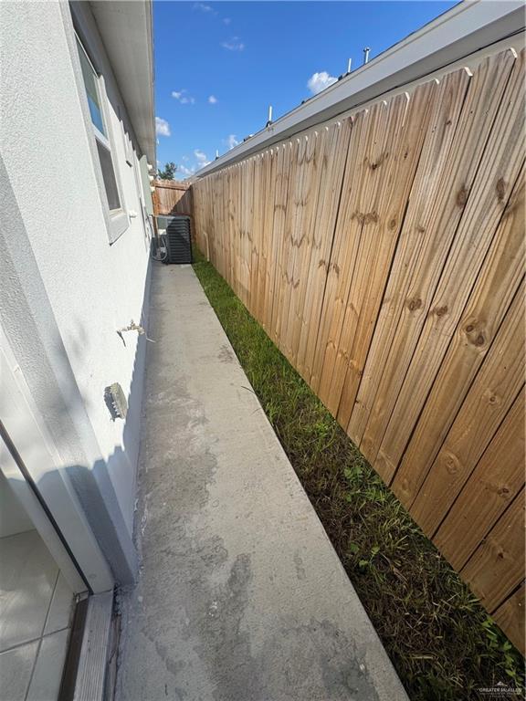 Building Photo - 11 W Woodson Dr