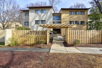 Building Photo - 2BD/1.1BA:  Cozy Columbia Condo