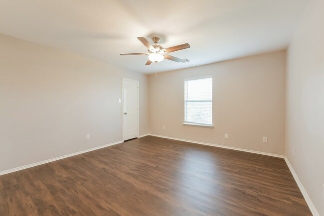 Building Photo - 6030 NW Creek Cir