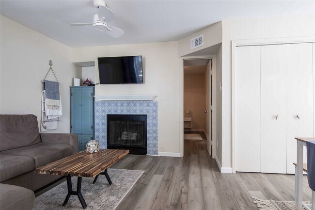 Building Photo - 3506 Cove View Blvd
