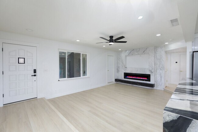 Building Photo - 3260 Silversmith Dr