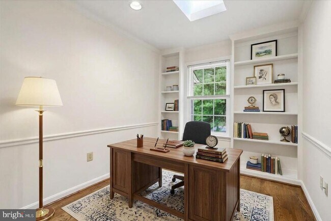 Building Photo - 5834 Waterdale Ct