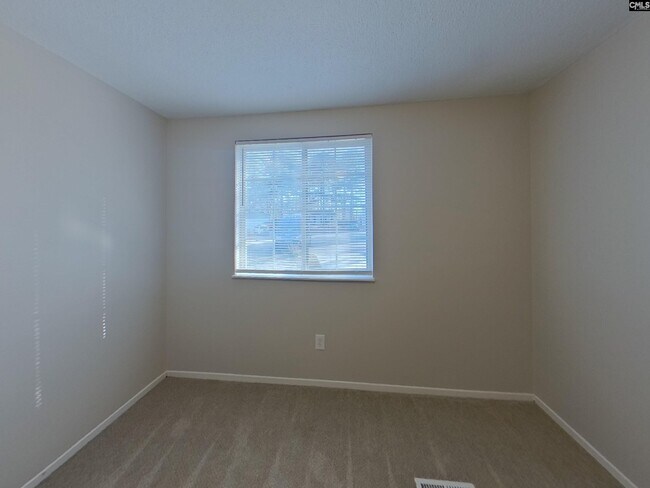 Building Photo - 6 Forestgrove Ct