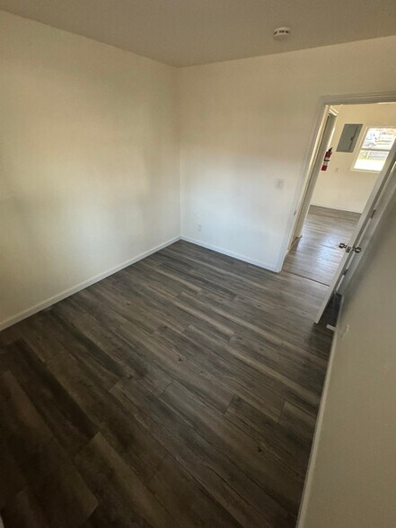 Building Photo - 27 Hillside Ave