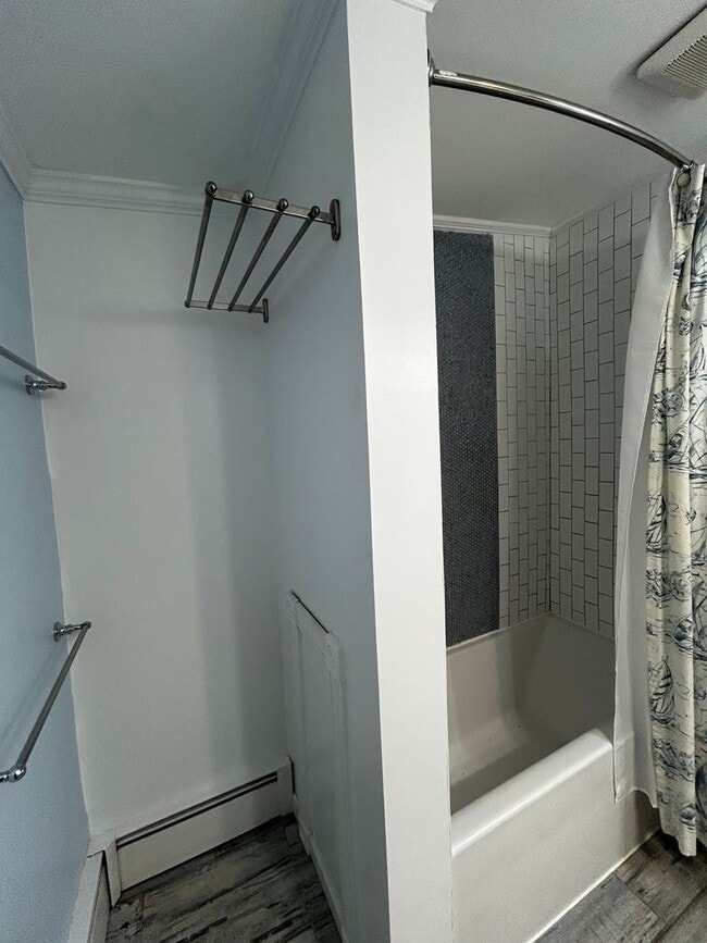 Building Photo - Dexter House for Rent - Walking Distance t...
