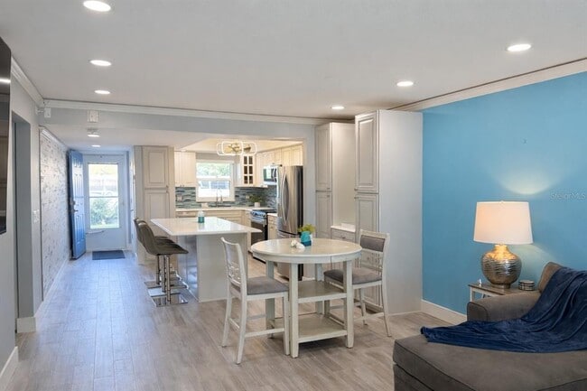 Building Photo - 5575 Gulf Blvd