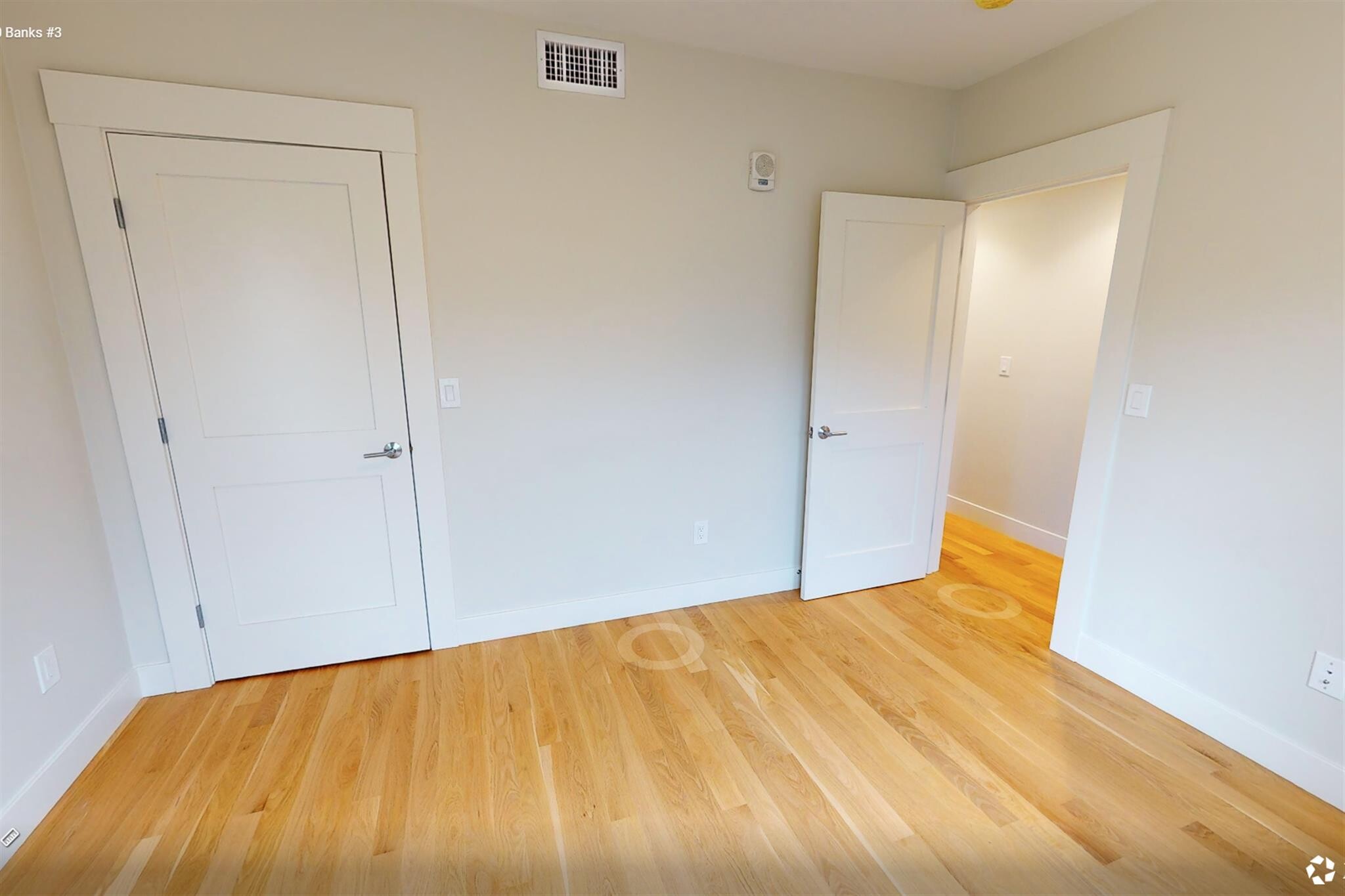 Building Photo - 200 Banks St