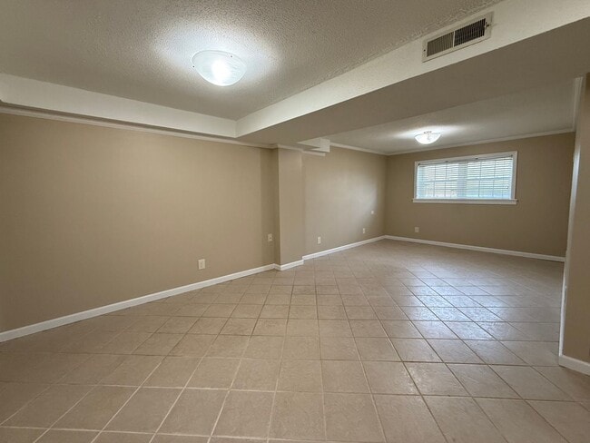 Building Photo - 220 Brampton Rd