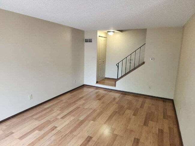 Building Photo - 926 Breezewood Cir