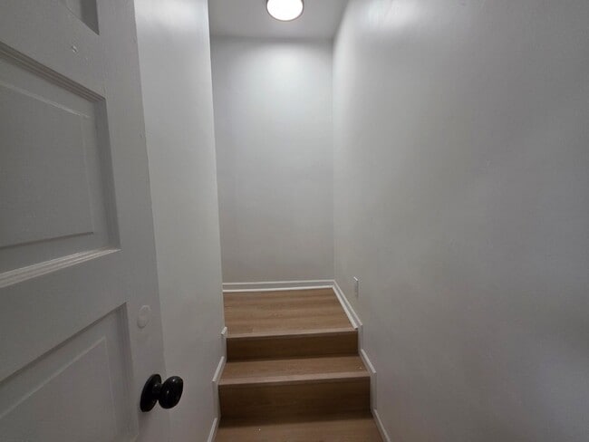 Building Photo - Fully Updated 4 bedroom 2 bathroom Apartment for rent in the Northside!