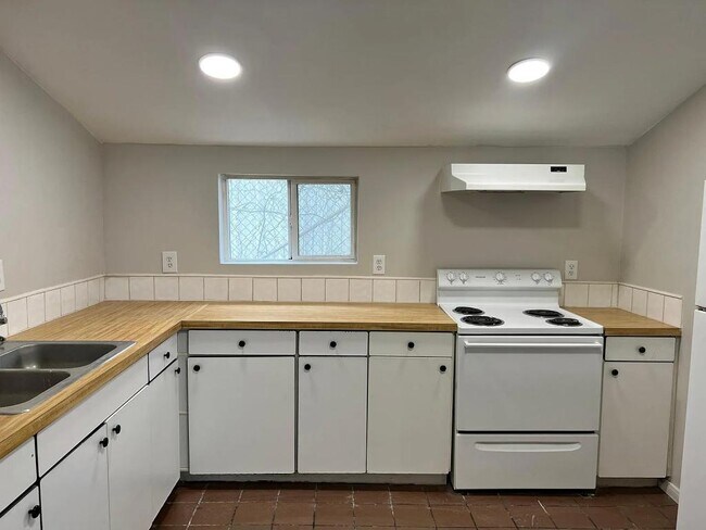 Building Photo - 227 E Ermina Ave, unit 1