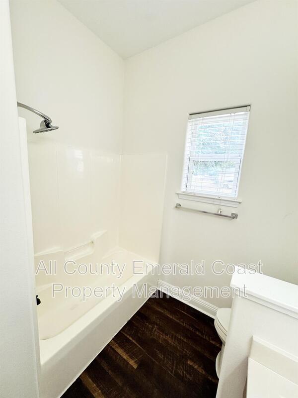 Building Photo - 722 Kelly St