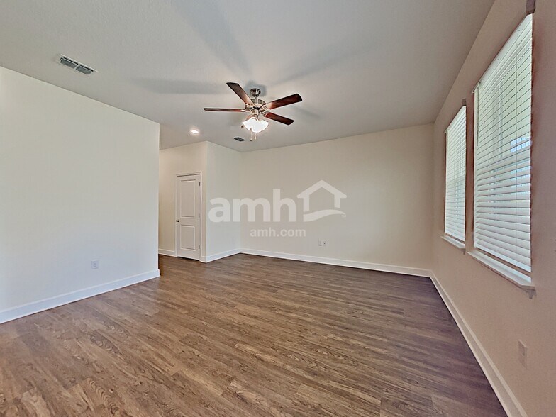 Building Photo - 4807 Reisswood Lp